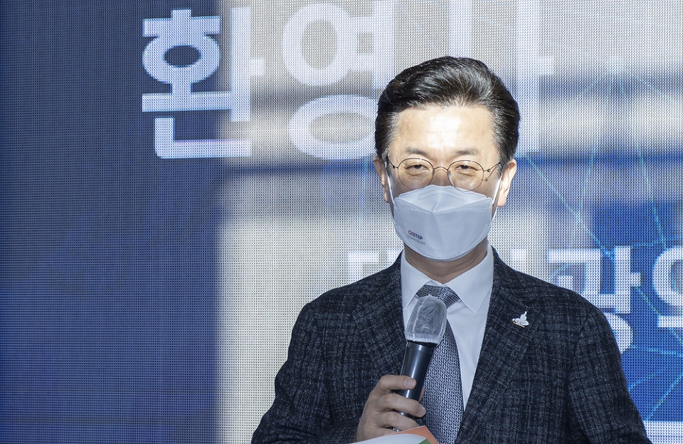 허태정 대전시장이 4일 오전 대전과학산업진흥원 출범 행사에 참석, 과학도시 미래 비전에 대해 설명하고 있다. 대전시 제공.