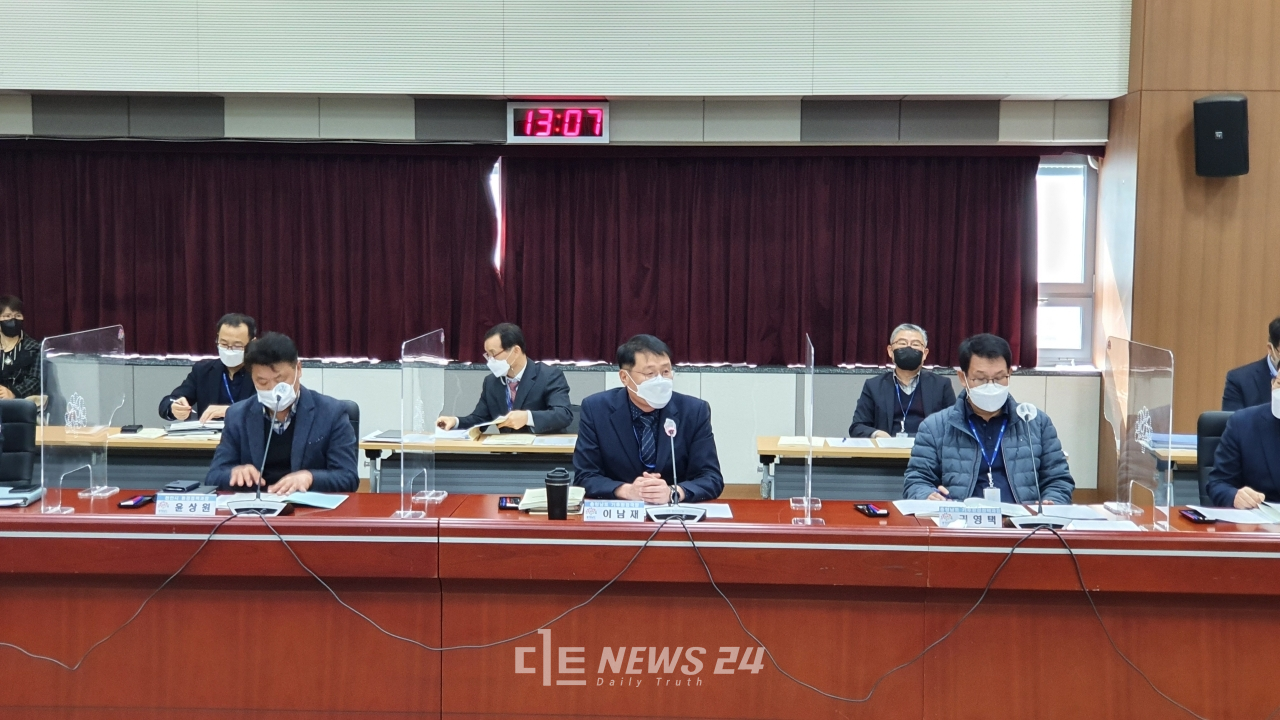 충남도는 5일 대회의실에서 도-시·군 환경부서장 회의를 열어 탄소중립 종합대책을 논의했다. 