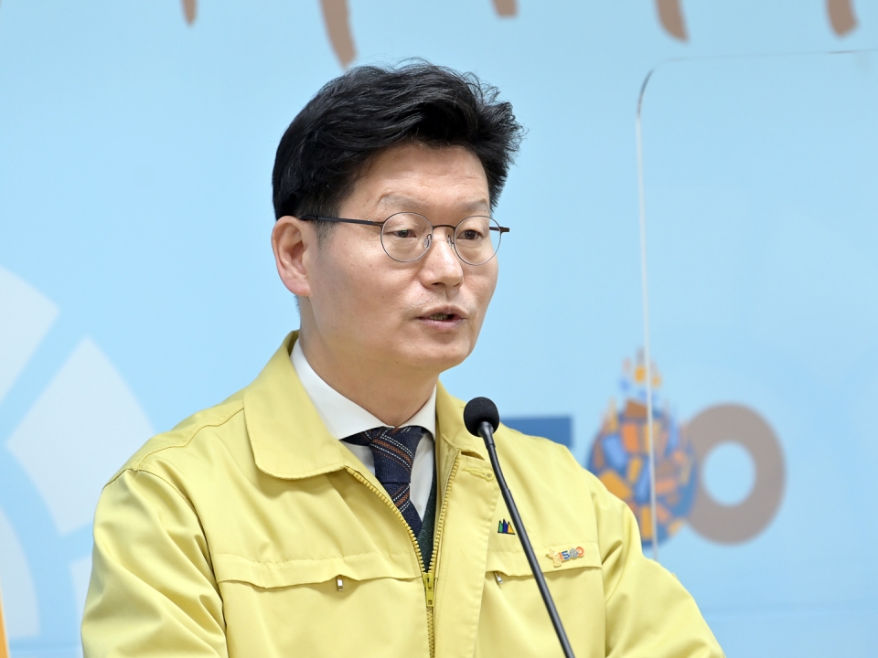 김정섭 공주시장이 올해 11월 착공하는 공주시 (가칭)복합커뮤니티센터 건립 계획을 설명하고 있다.
