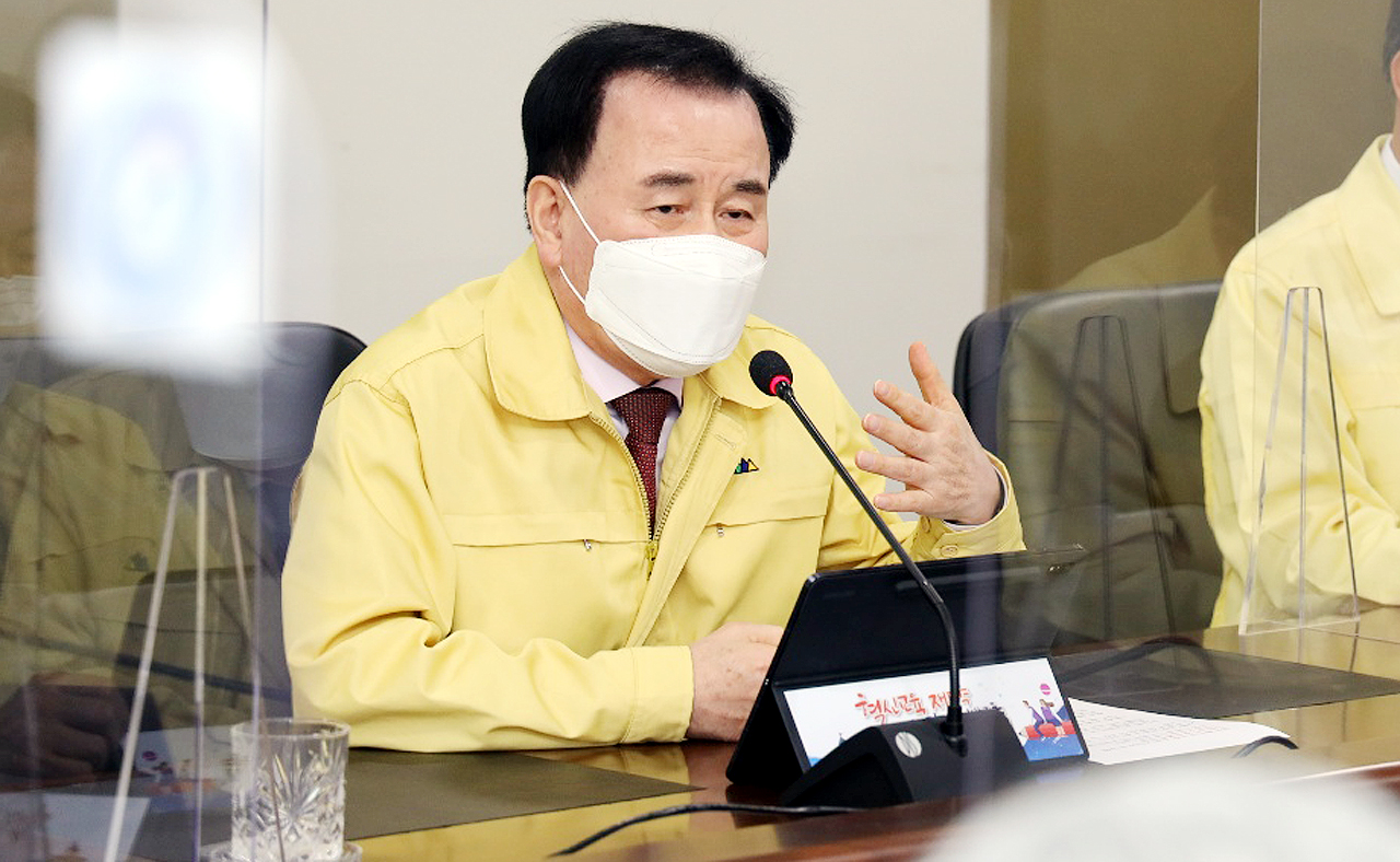 김지철 충남교육감이 29일 오전 주간업무보고회의에서 부서간 협업을 위한 소통을 강조했다. 4월부터 부활할 예정인 정책협의회를 염두에 둔 발언으로 보인다. [자료사진]