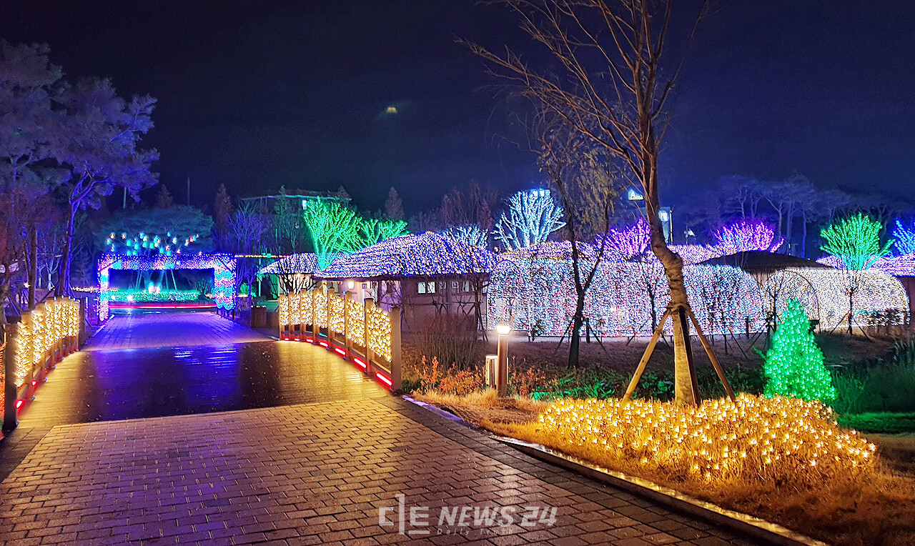 내보보부상촌 야경. 젊은 가족단위 방문객이 크게 늘은 것으로 분석됐다. 예산군청 제공.