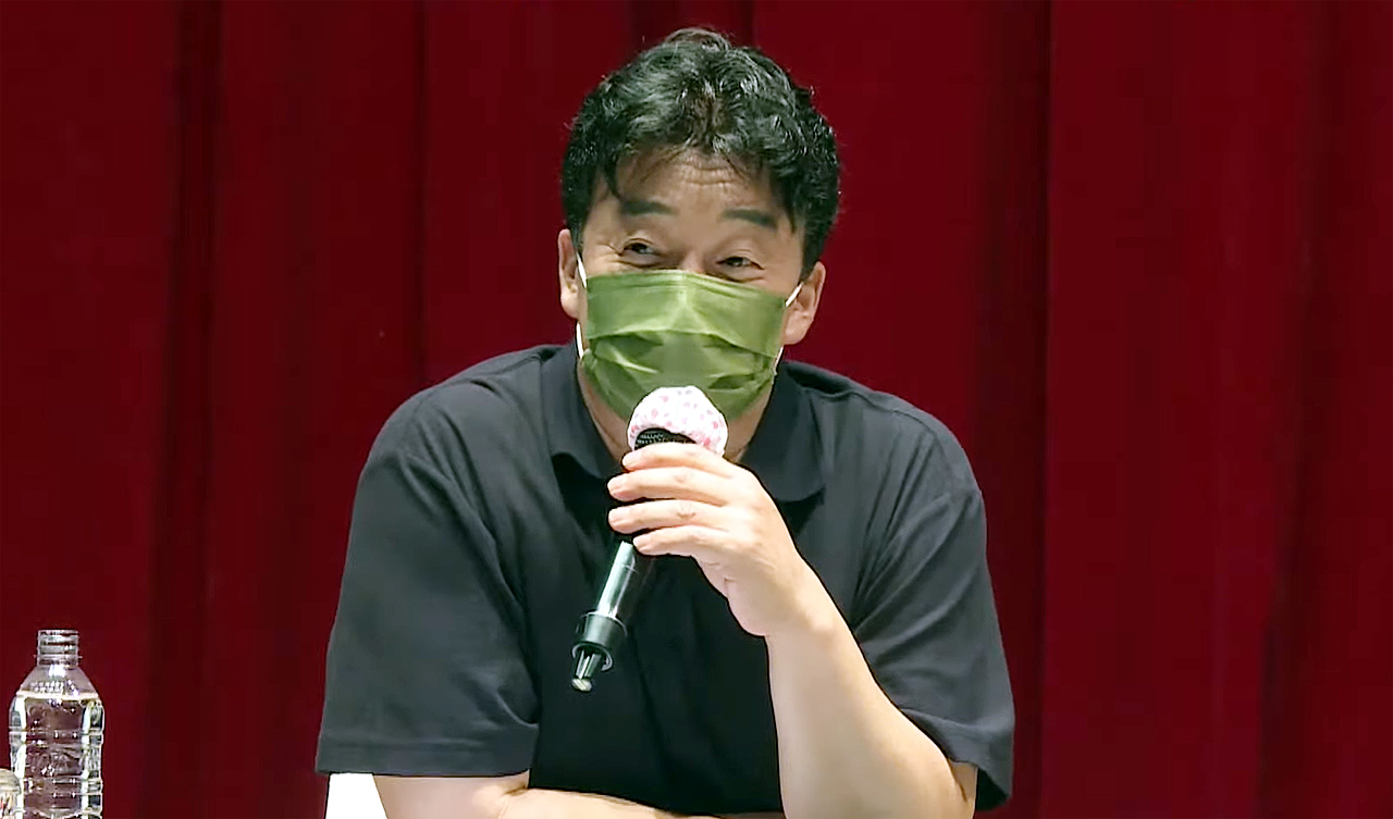 백종원 더본코리아 대표이사가 '2021 예산행복교육지구 인문학 콘서트'에서 고향 예산군과의 인연에 대해 설명하고 있다. 충남교육청 유튜브 갈무리.