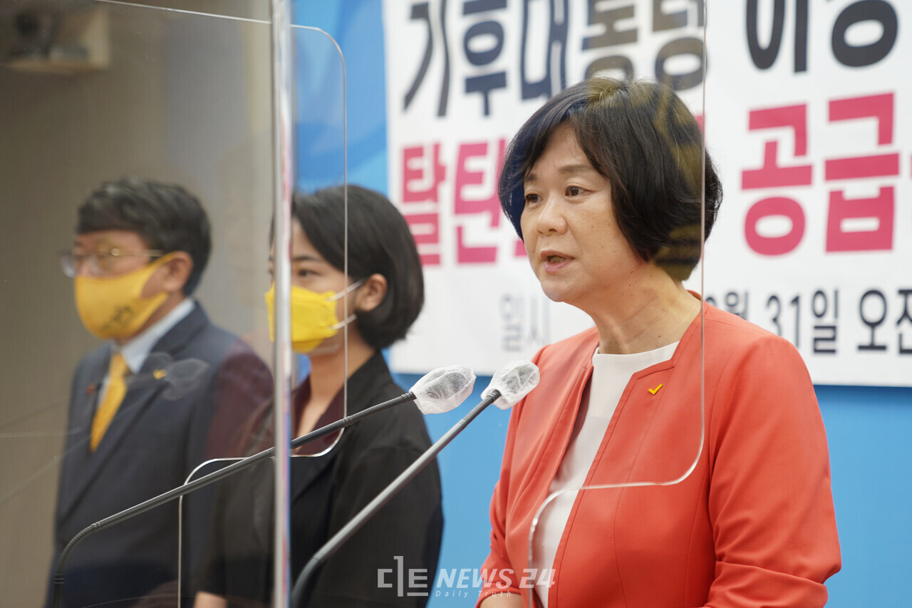 이정미 정의당 대선예비후보가 31일 대한민국 석탄화력발전 절반이 위치한 충남을 찾아 ‘정의로운 전환’ 3대 비전을 제시했다.