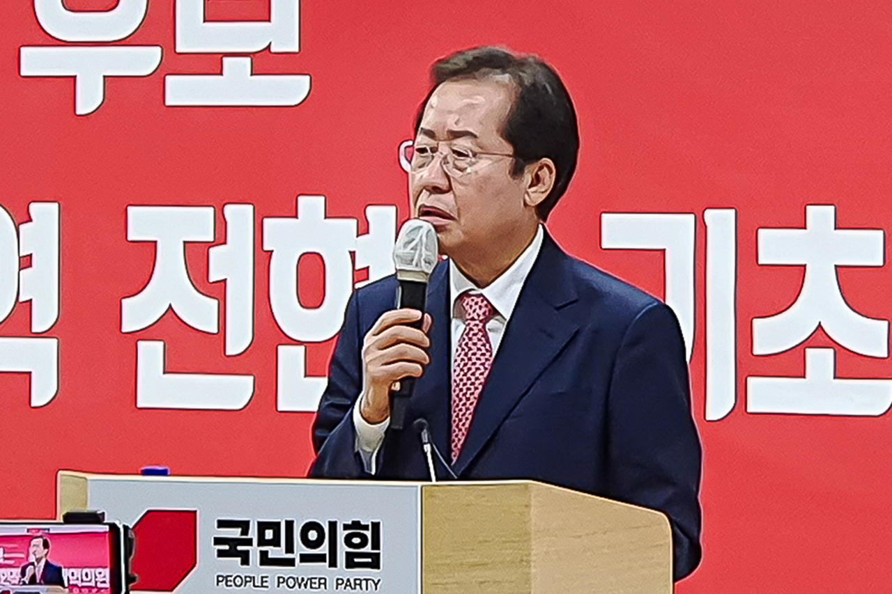 '지방공항 무용론'을 주장했던 홍준표 국민의힘 대선 경선 후보가 지난 25일 ‘충남(서산)공항 개항’을 포함한 지방공항 육성을 지역 공약으로 제시했다. 홍준표 후보 캠프 제공.