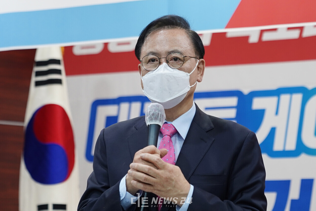 이명수 국민의힘 충남도당위원장이 28일 충남 천안시 소재 국민의힘 충남도당사 회의실에서 인사말을 하고 있다. 황재돈 기자. 