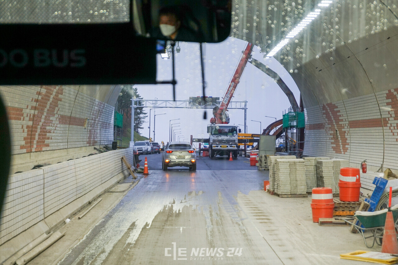 원산도 방면 보령해저터널 출구 모습.