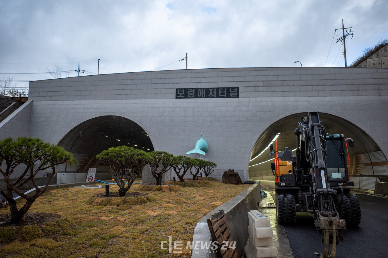 대천항 인근 보령해저터널 입구 전경.