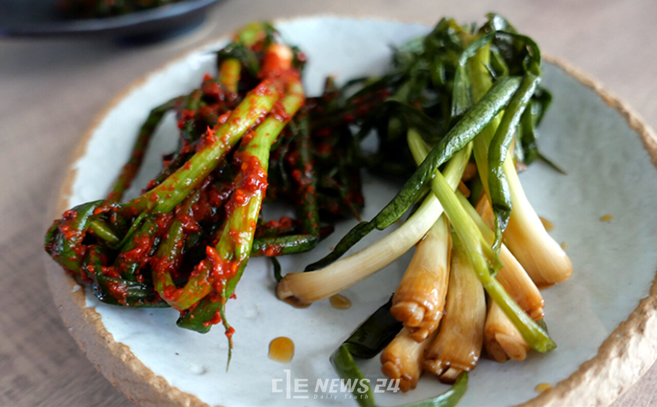 쪽파는 맛과 영양 때문에 한국인의 밥상에 빠지지 않고 오르는 단골 메뉴다. 대표적인 쪽파 음식인 파김치와 장아찌.