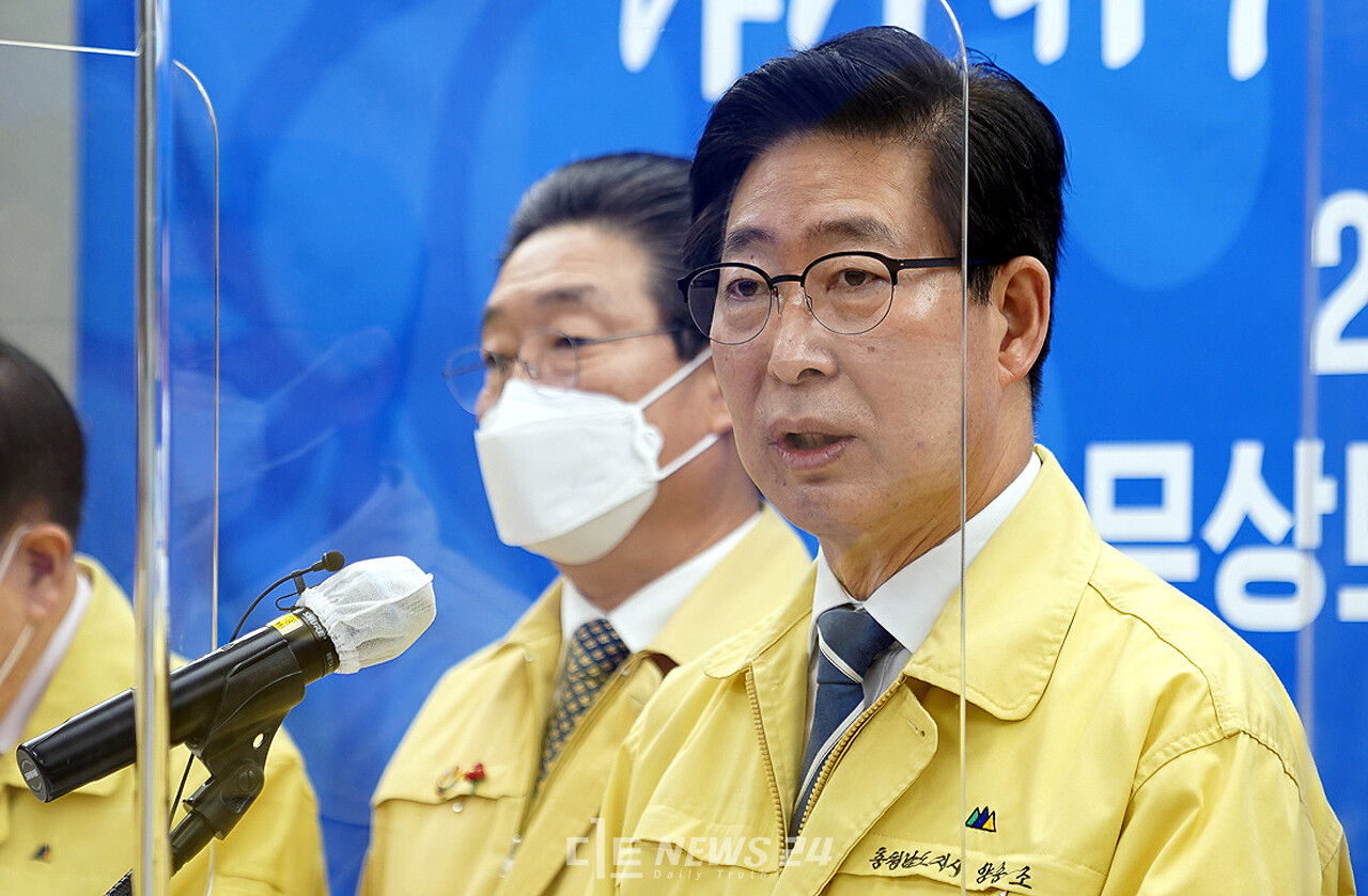 양승조 충남지사가 23일 브리핑을 통해 어린이집 전면 무상교육 지원방안을 설명하고 있다. 황재돈 기자. 