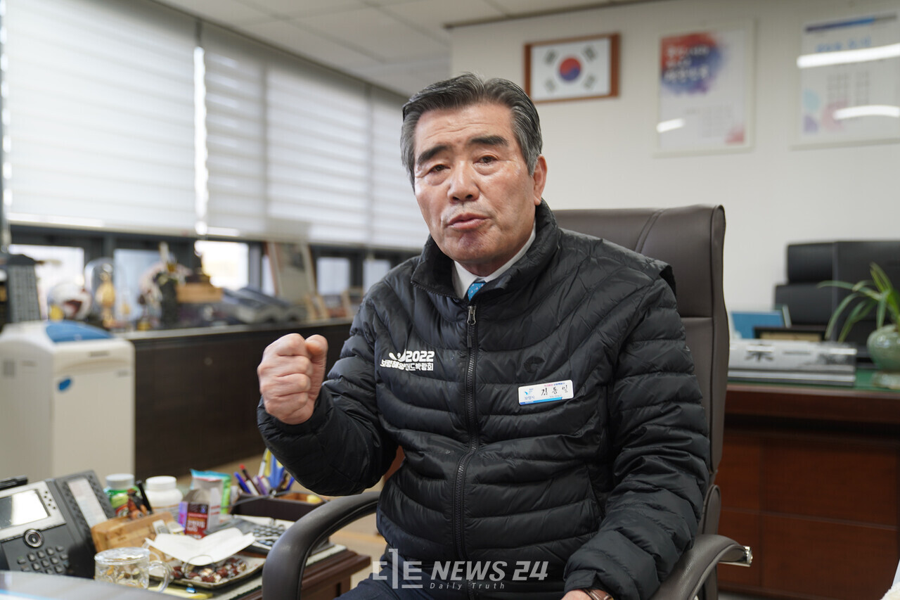 김동일 보령시장이 24일 시장실에서 디트뉴스와 인터뷰를 갖고 있다. 황재돈 기자. 