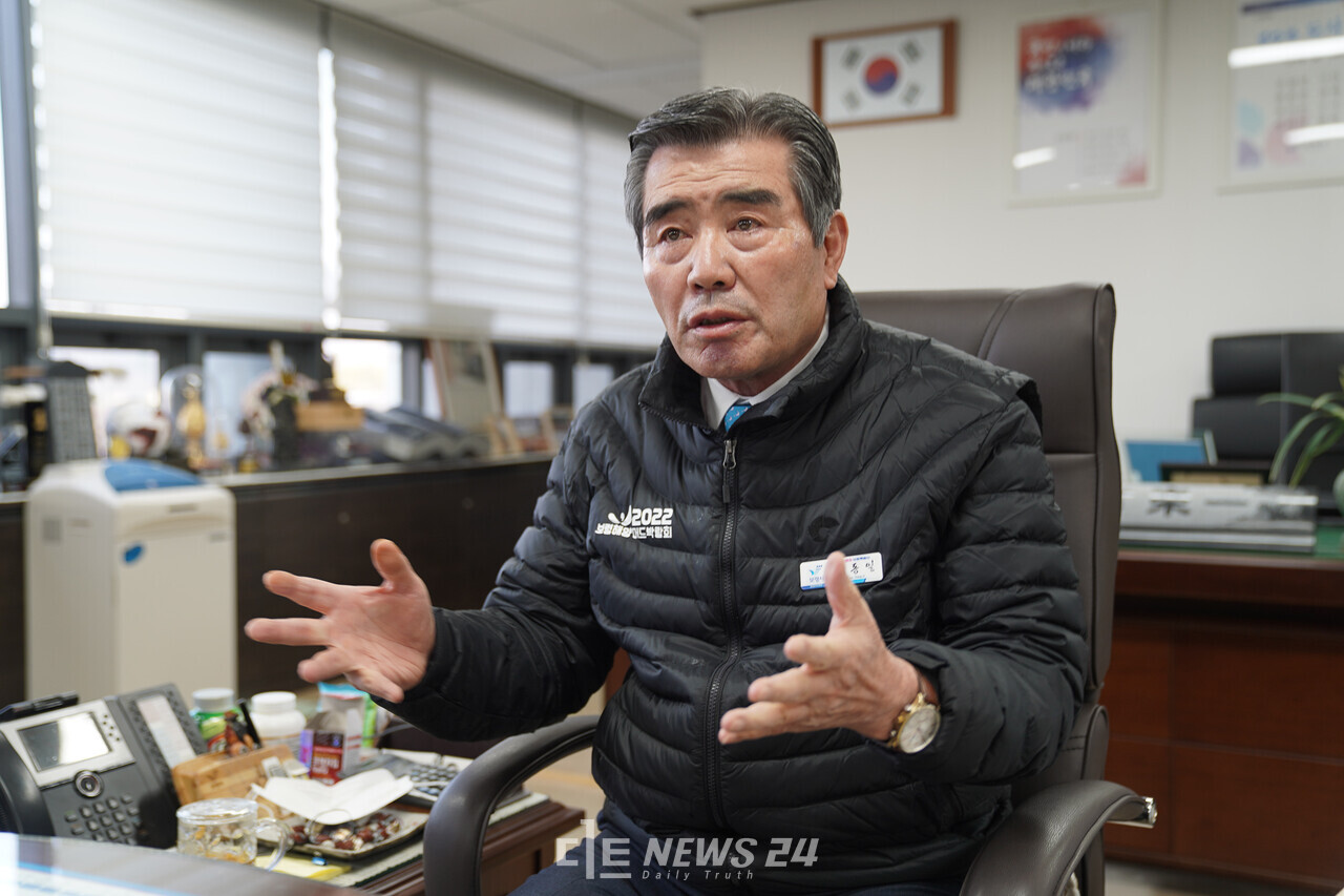 김동일 보령시장이 24일 디트뉴스와 인터뷰에서 3선 도전 의지를 밝히며 민선8기 대표 3대 공약을 제시했다. 황재돈 기자. 