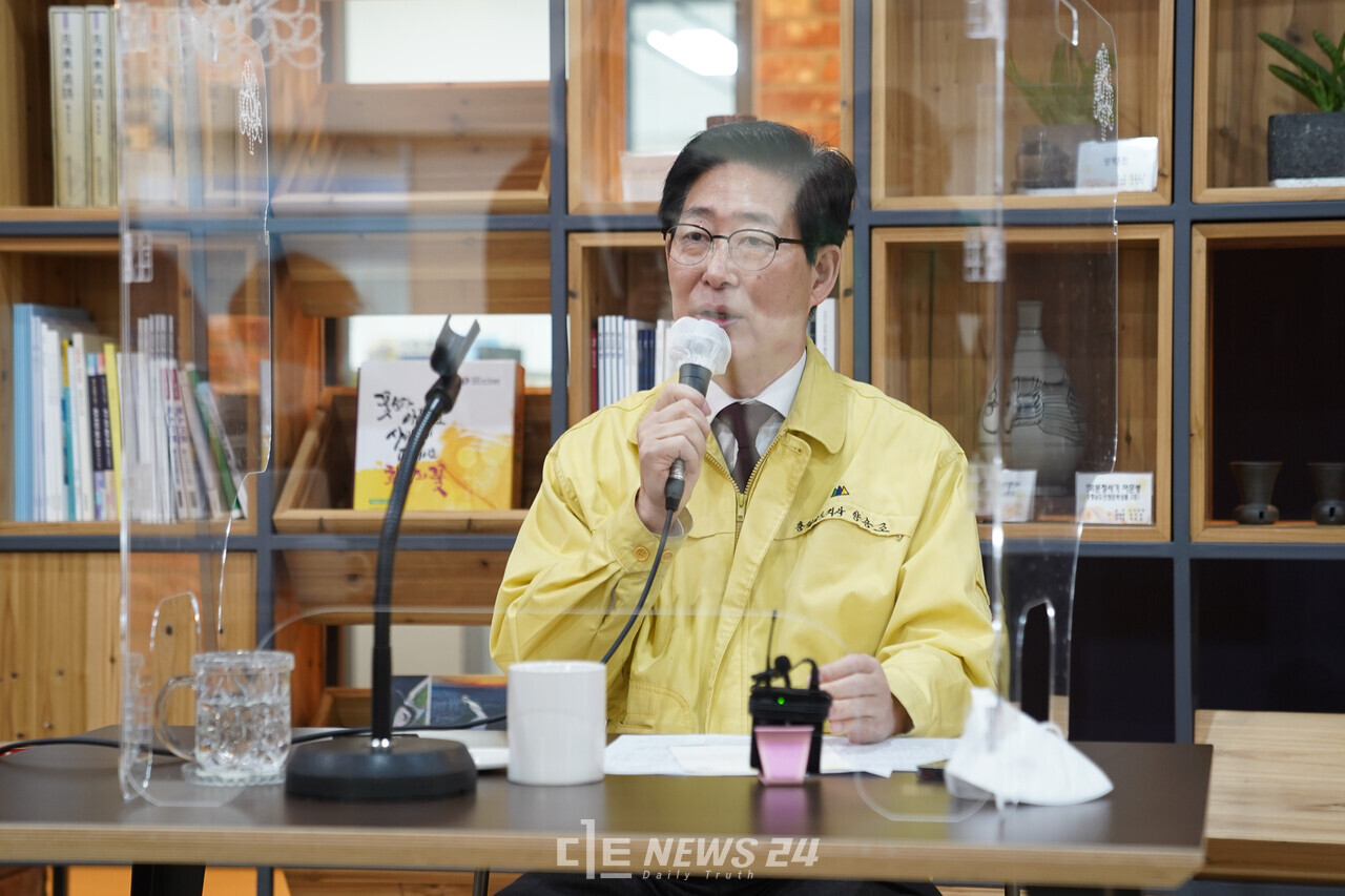 양승조 충남지사가 3일 도청 프레스센터에서 긴급 기자회견을 열었다. 황재돈 깆