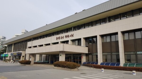 논산시청사 전경.