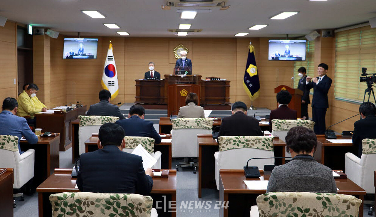 4일 열린 부여군의회 제262회 임시회 제1차 본회의 모습.