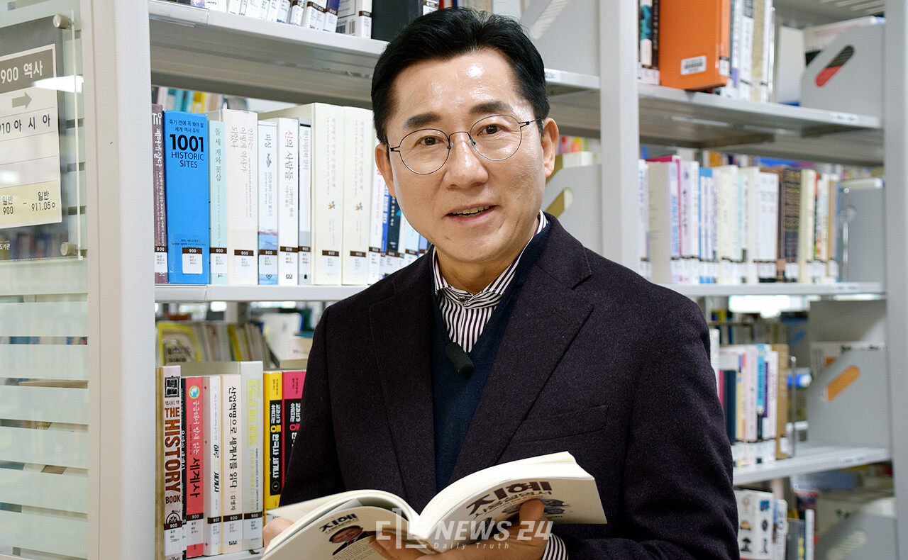 26일 출판기념회를 갖는 박경귀 국민의힘 아산을 당협위원장. 아산을 당협 제공.