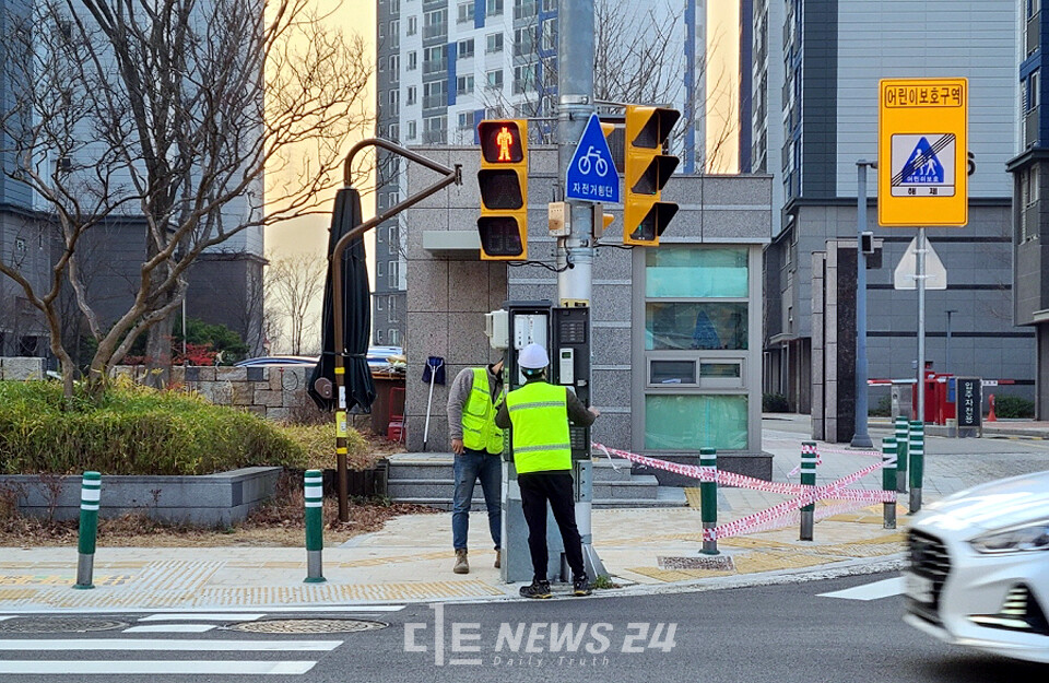 충남 아산시가 최근 교통사고 사망자가 40% 이상 급증한 것으로 나타났다. 교통사고 현장 정비 모습. 아산시 제공.