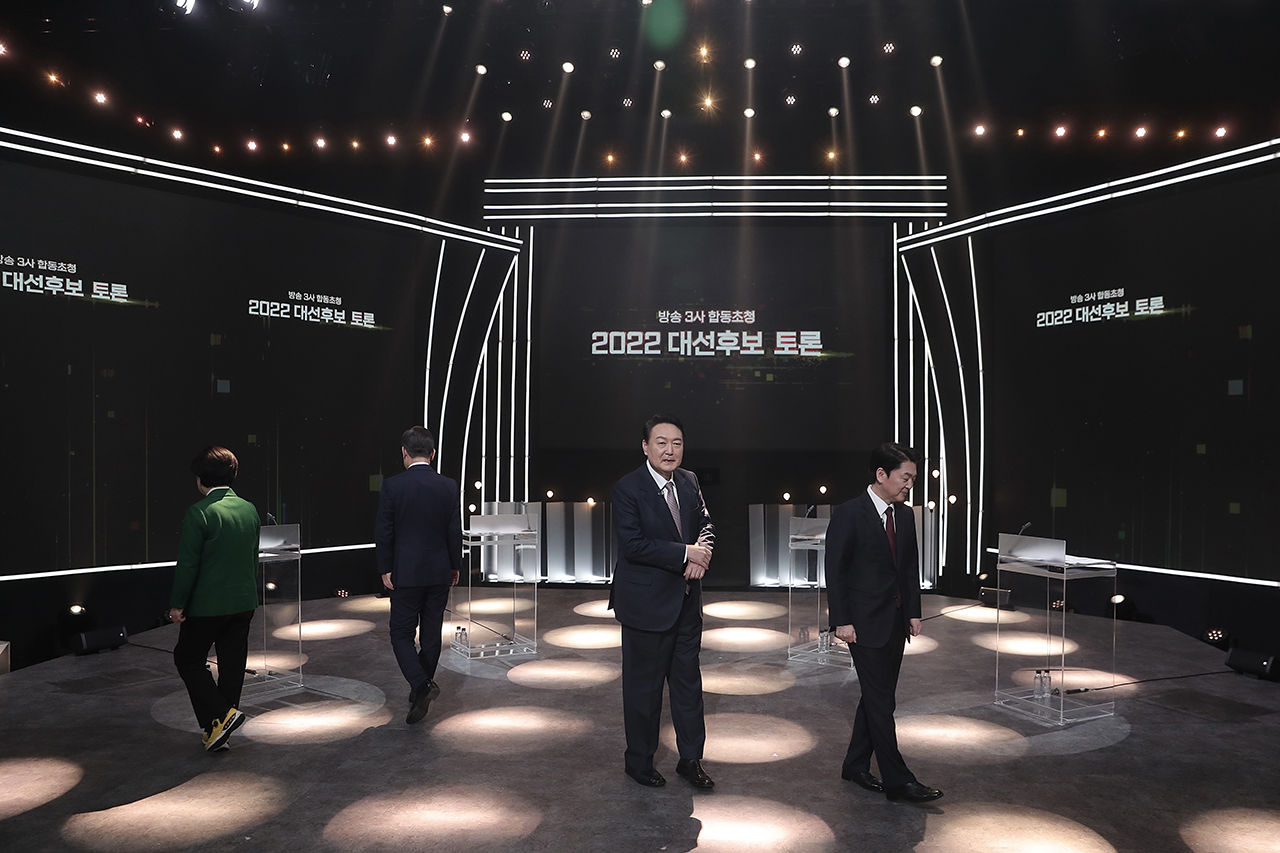 윤석열 국민의힘 대선 후보는 ‘반윤연대’에 맞서 ‘정권 교체론’을 내세우며 지지층 결집에 나서고 있다. 국민의힘 선대본부 제공.