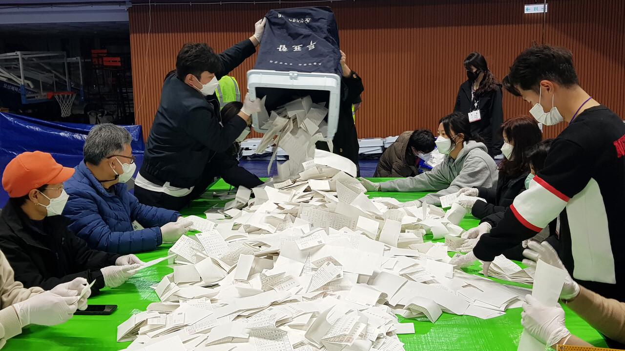 제20대 대통령선거 대전 개표소 모습. 박성원 기자.