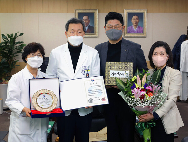 박우성 백혈병소아암협회 충청지회장(왼쪽에서 두번째)