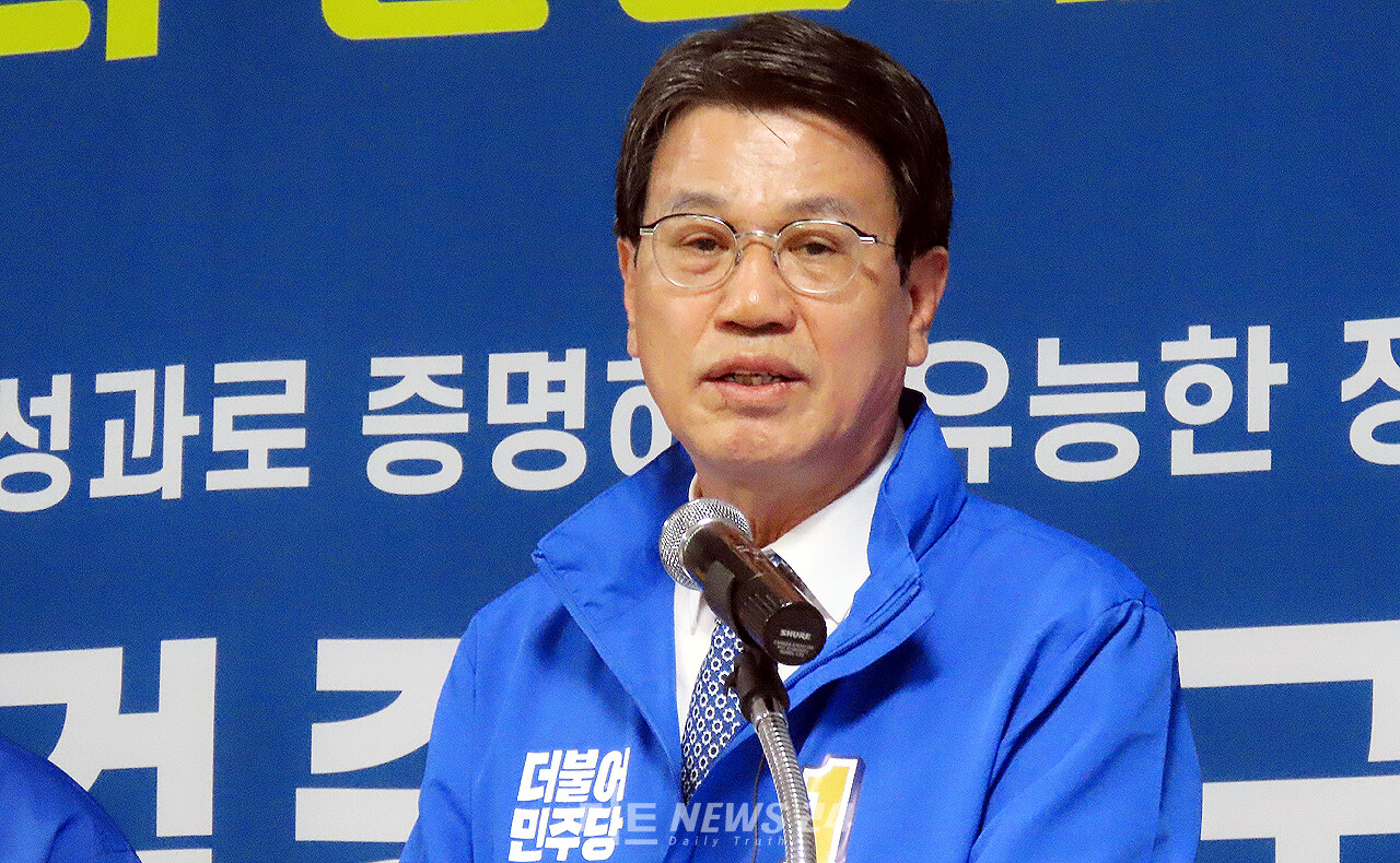 김돈곤 더불어민주당 청양군수 예비후보가 28일 공약발표 기자회견을 열고 '인구 5만 명' 목표에 대해 자신감을 드러냈다. 안성원 기자.