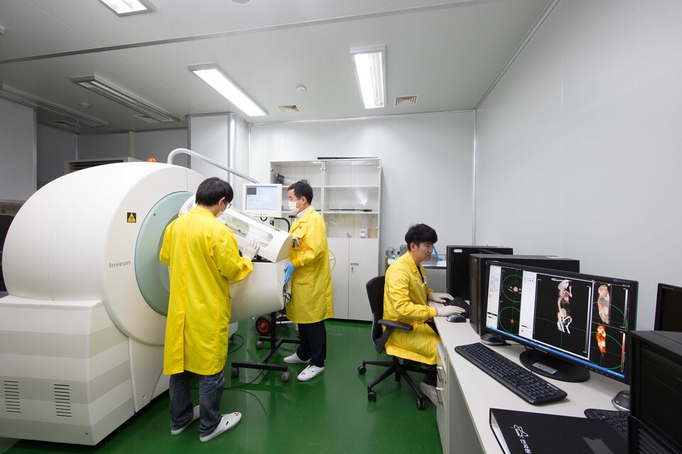 한국원자력연구원 첨단방사선연구소 RI-Biomics 동물실험시설은 MRI, SPECT-CT, PET 등 다양한 영상연구장비를 갖추고 폭넓은 서비스를 제공하고 있다. 한국원자력연구원 제공.