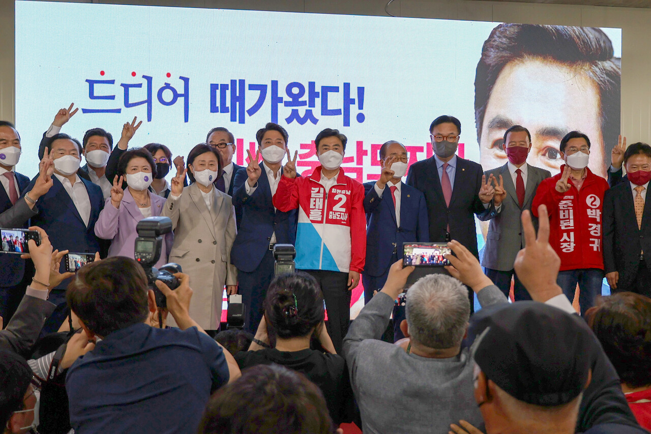 이날 개소식에는 이준석 당 대표, 나경원 전 원내대표, 심대평 전 충남지사를 비롯해 전현직 국회의원과 지역 당협위원장 등이 대거 참석했다. 김 후보 캠프 제공. 