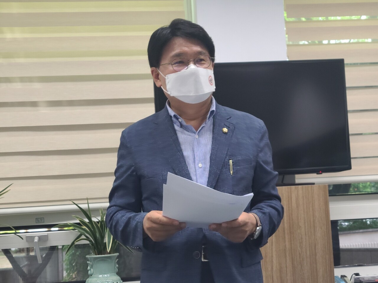 김광신 후보의 부동산 소유 문제를 지적하고 있는 황운하 국회의원. 한지혜 기자.