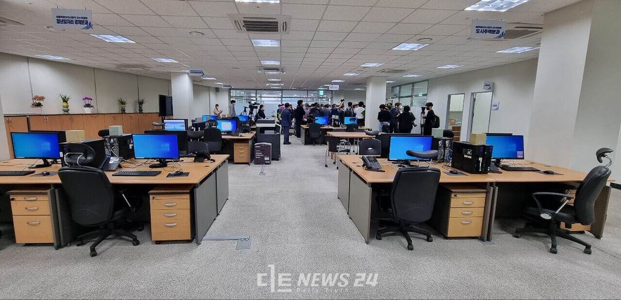어진동 복컴 1층에 마련된 인수위 사무실. 6개 분과와 4개 TF팀에다 당선인과 위원장 및 부위원장 공간 등으로 구성돼 있다. 이희택 기자. 