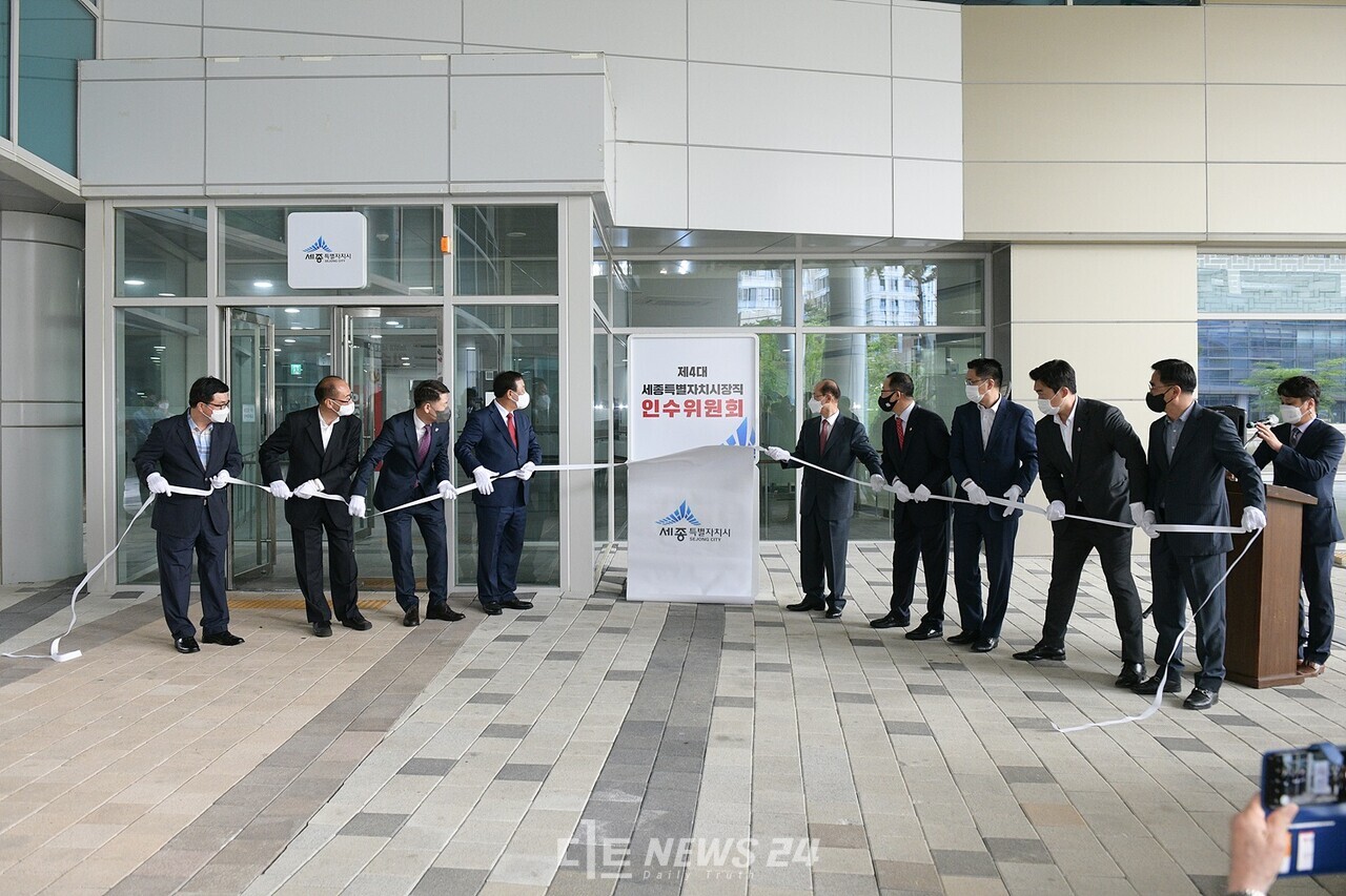 지난 7일 어진동 복컴 1층에서 열린 인수위 현판식 전경. 인수위 제공. 