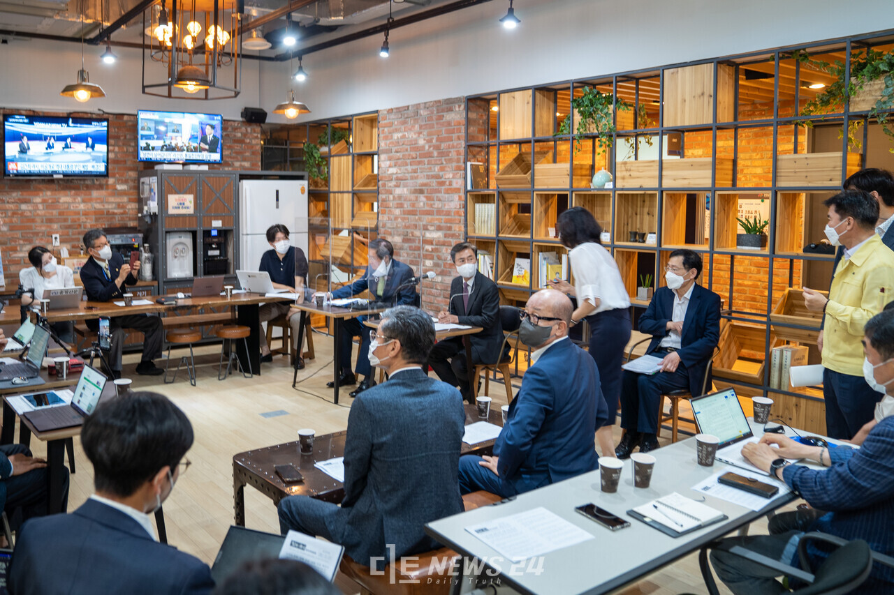 김태흠 충남지사 당선인이 13일 도청 프레스센터에서 기자간담회를 갖고 있다. 황재돈 기자.