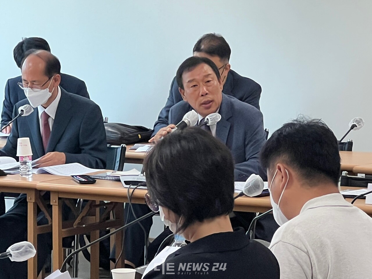 최민호 시장 당선인이 최근 초긴축 재정 운영 의지를 실행에 옮기고 있다. 인수위 제공. 