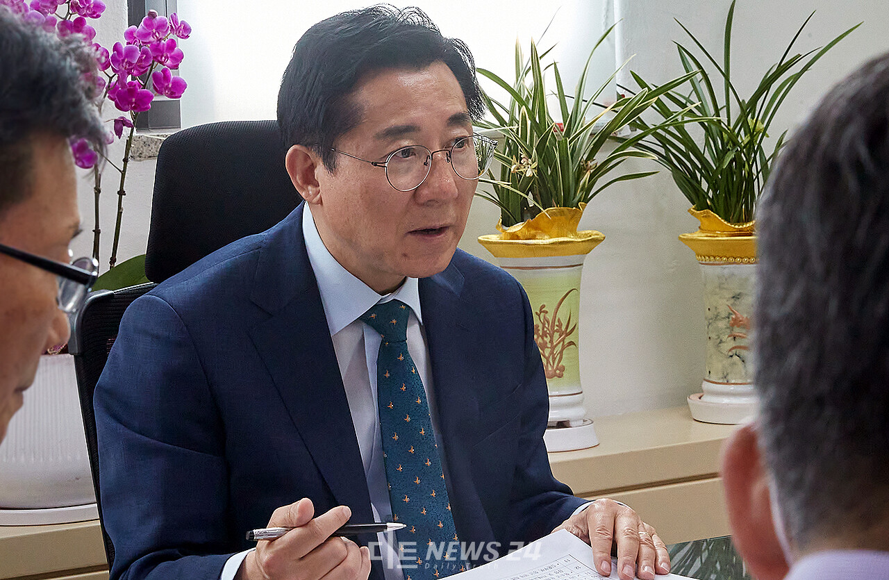 박경귀 충남 아산시장 당선인이 ‘새로운 아산시대 준비위’ 회의를 처음 주재하는 모습. 자료사진. 