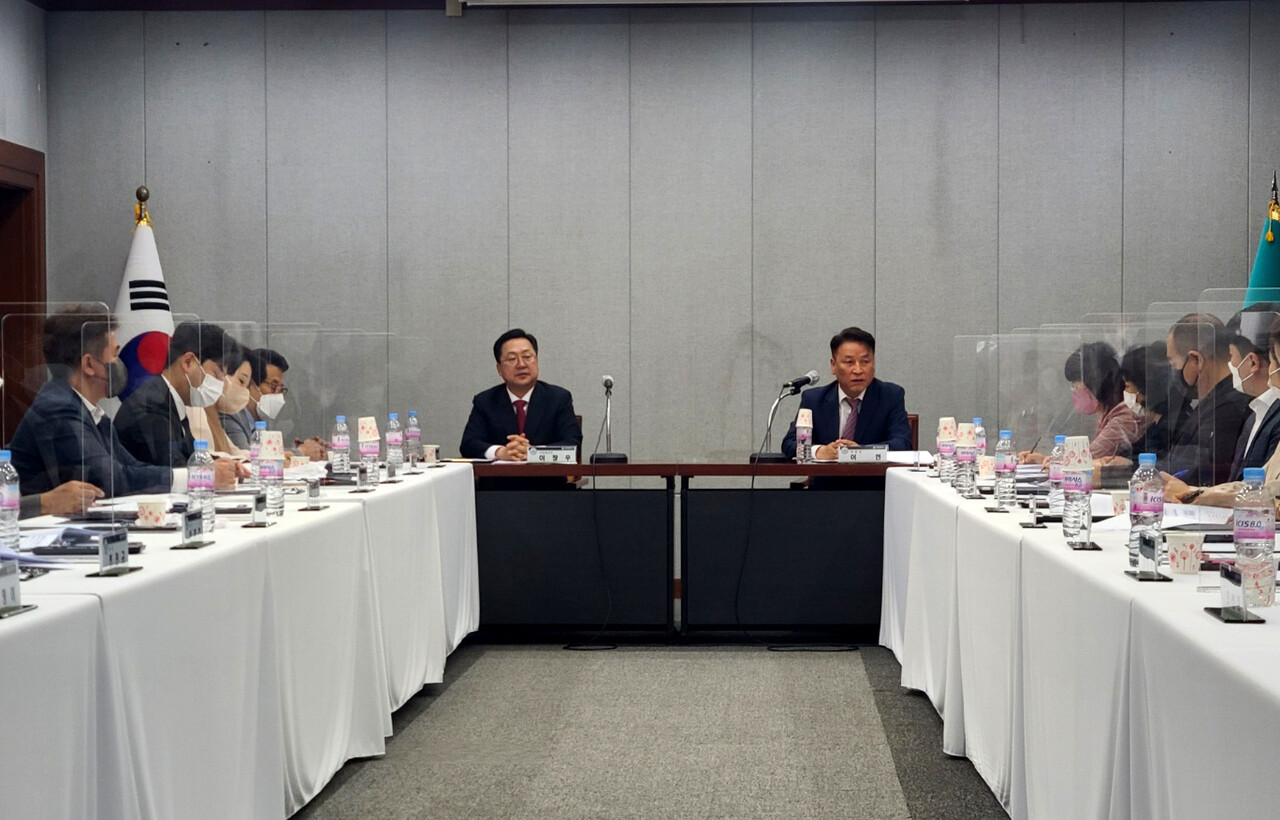 이장우 대전시장 당선인이 지난 7일 오전 열린 시장직 인수위원회 첫 회의에서 인수위원들에게 당부의 말을 하고 있다. 자료사진.