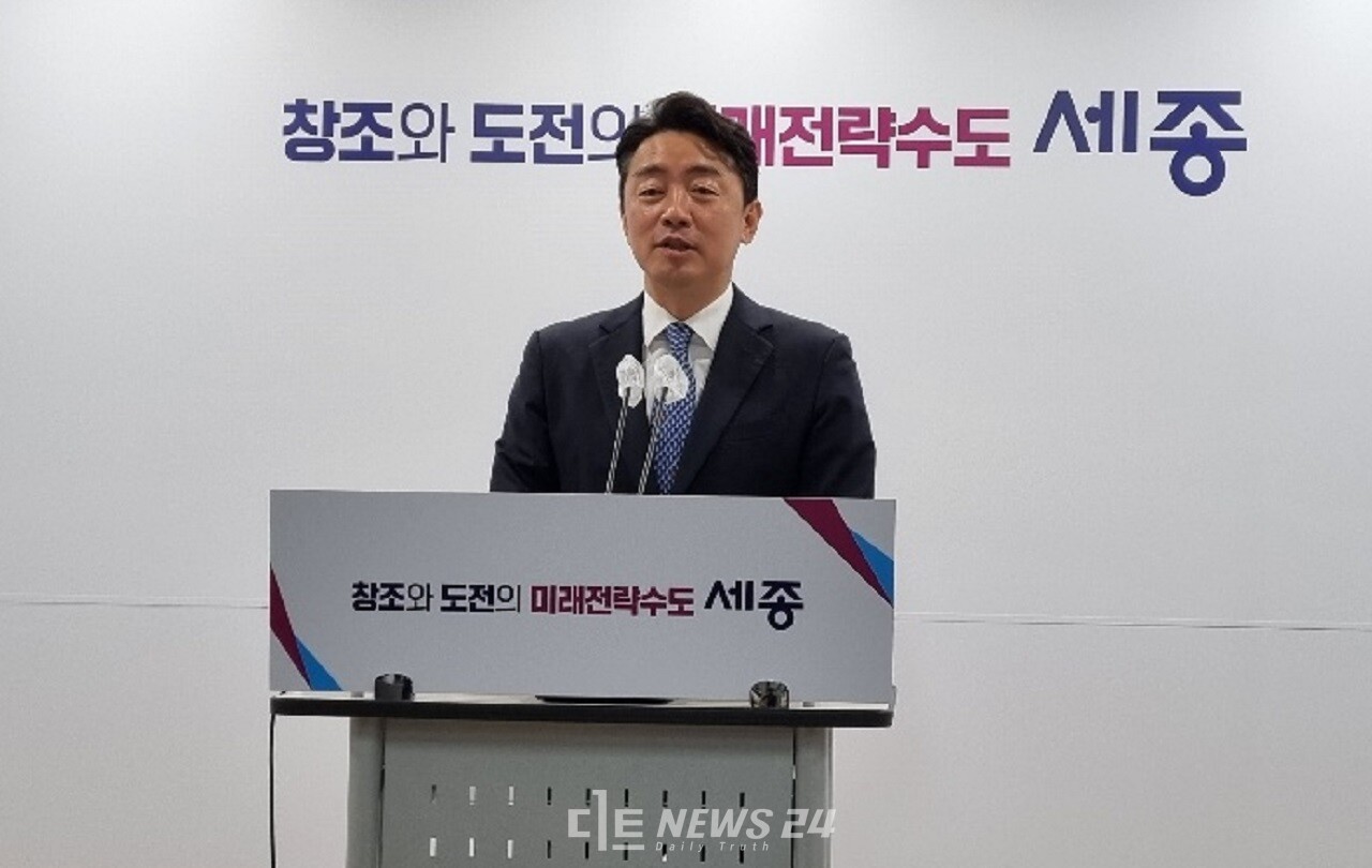 강훈식 더불어민주당 당 대표 후보가 11일 세종시를 찾아 지지를 호소하고 있다. 이희택 기자. 