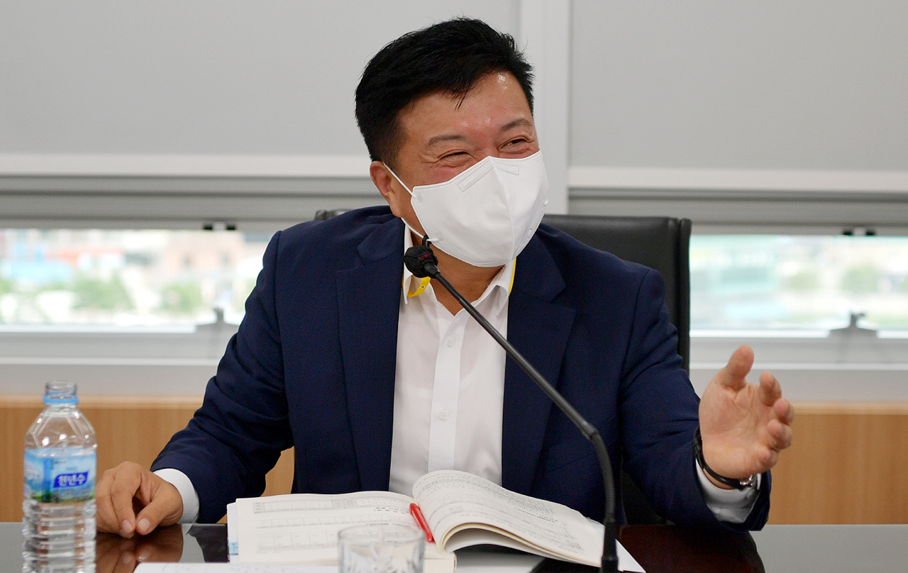 최재구 예산군수가 지난 19일 군청 중회의실에서 민선8기 군수 공약사항 실천계획 보고회를 주관했다. 예산군 제공.