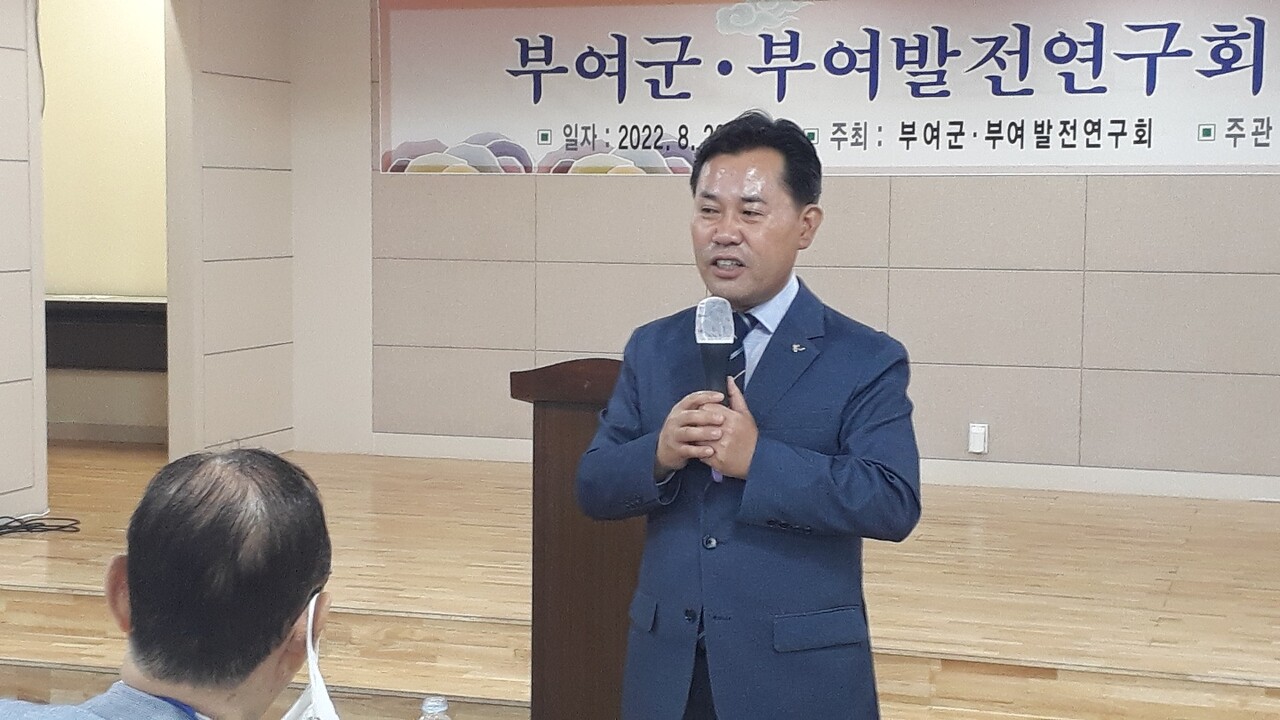 박정현 부여군수가 29일 서울 시사저널 빌딩에서 재경 출향인들과 간담회를 갖고 기업유치와 관련해 이들의 적극적인 관심을 당부했다. 김다소미 기자.