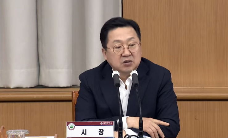 이장우 대전시장이 6일 오전 확대간부회의를 주재하고 있다. 대전시 인터넷방송 갈무리.