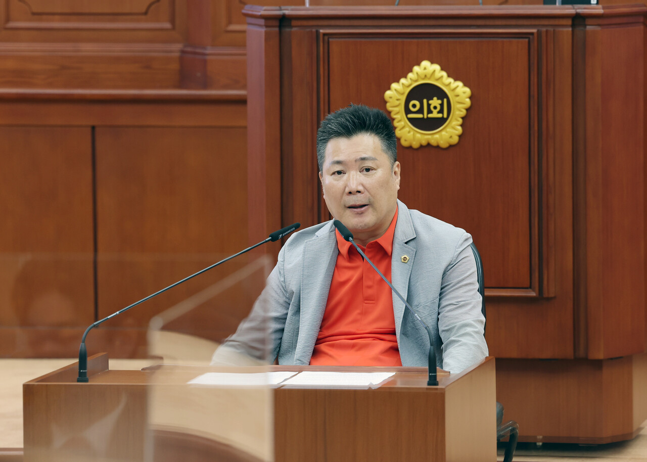 황경아 대전시의원이 6일 열린 시의회 정례회 본회의에서 무장애 친화공원 조성과 관련된 5분발언을 하고 있다. 대전시의회 제공.