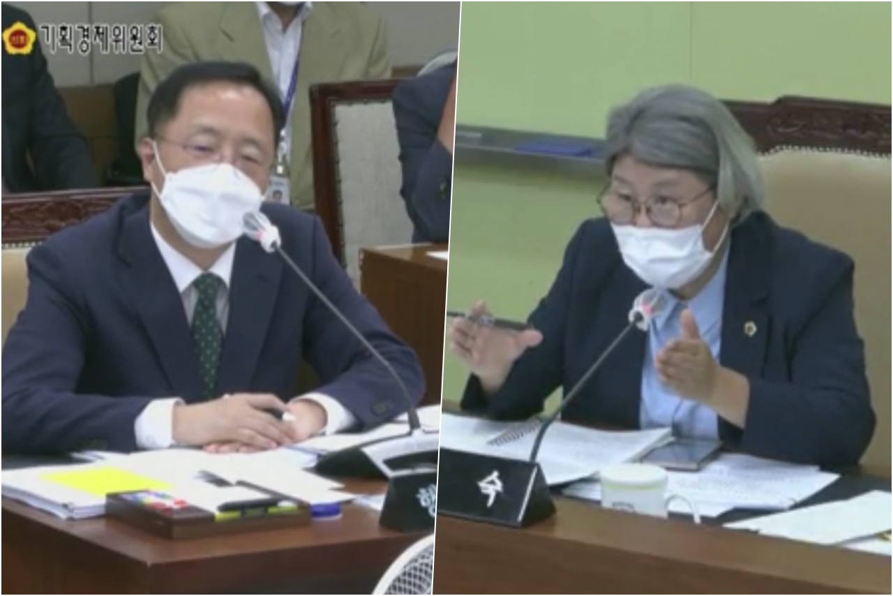 이필영 도 행정부지사가 19일 도의회 기획경제위원회에서 베이밸리 메가시티 건설 사업 업무보고를 한 뒤 의원들에게 질의를 받고 있다. 도의회 방송 갈무리 재편집. 