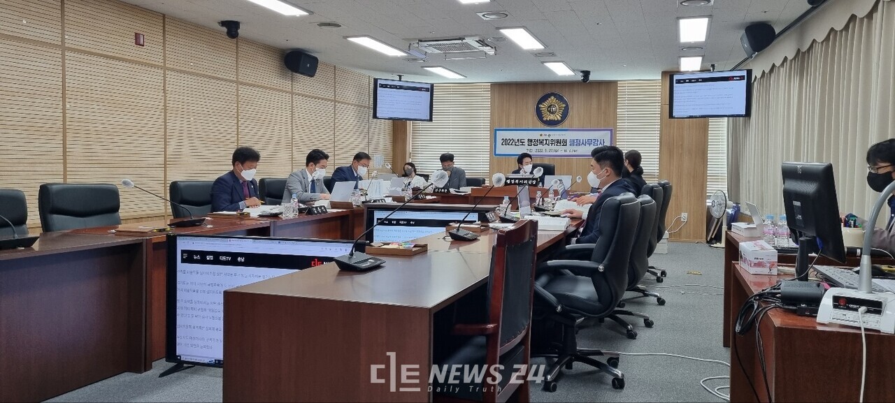 이날 행정복지위원회 행감에선 '문화도시 3번째 탈락' 문제가 화두로 부각됐다. 이희택 기자.