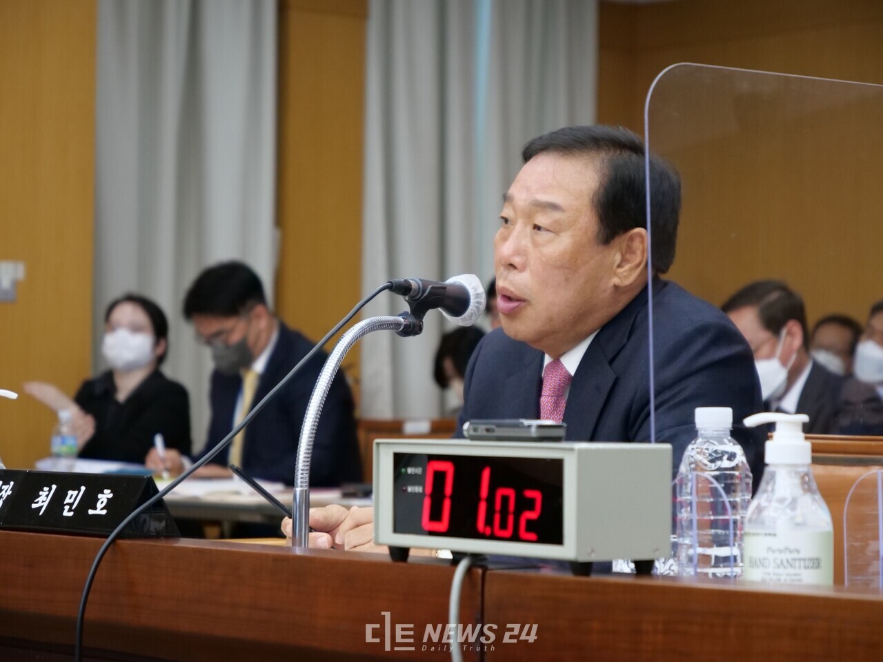 최민호 세종시장이 이날 국정감사에 응하고 있다. 김다소미 기자. 