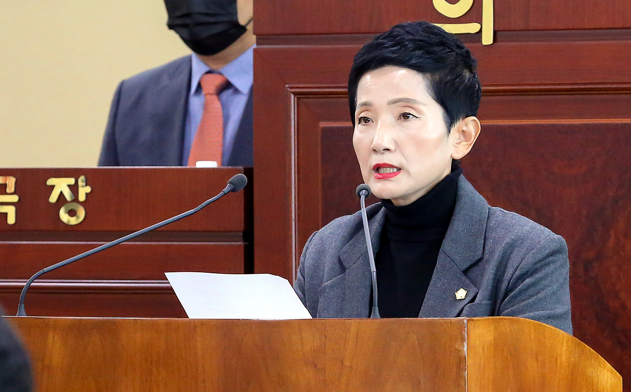 21일 제239회 아산시의회 임시회 본회의에서 5분 발언을 하고 있는 이기애 부의장. 아산시의회 제공.
