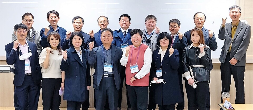 지역을 둘러싼 급격한 환경변화에 대처하기 위한 공동학술대회가 28, 29일 군산대학교에서 개최됐다. 한국비교정부학회 제공.