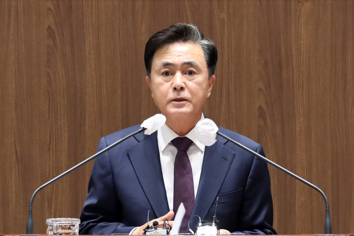 김태흠 충남지사가 7일 충남도의회 341회 정례회 1차 본회의에서 '2023년 예산안 제안 설명'을 하고 있다. 충남도의회 제공. 