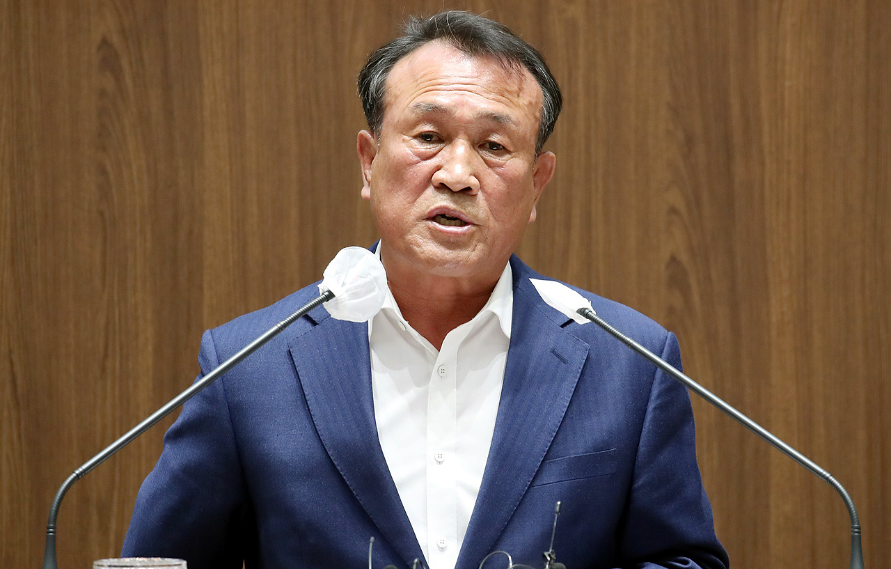 충남도의회 김응규 의원은 7일 제341회 정례회 제1차 본회의 5분 발언을 통해 어린이집에 다니는 외국인 유아들의 누리과정 학비를 유치원과 동일하게 지원해야 한다고 촉구했다.