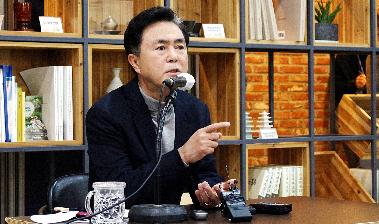 김태흠 충남지사가 12일 오전 충남도청 프레스센터에서 출입 기자들과 간담회를 갖고 최근 불거진 사립유치원 유아교육비 지원 중단 논란에 직접 입장을 밝혔다. 안성원 기자. 