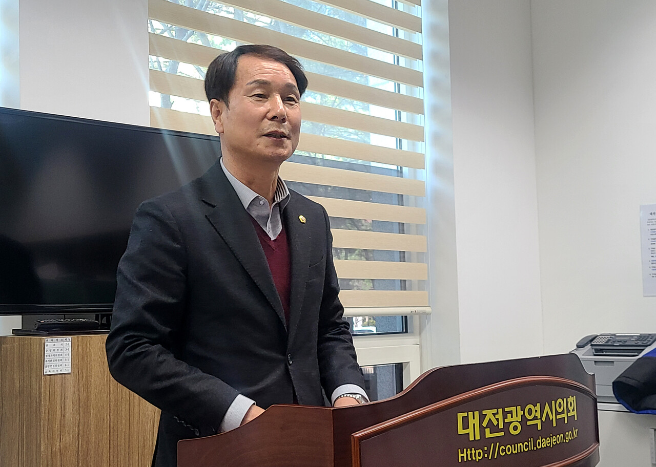 이상래 대전시의회 의장이 19일 열린 언론간담회에서 올해 성과와 내년 의정활동 방향에 대해 설명하고 있다. 한지혜 기자.