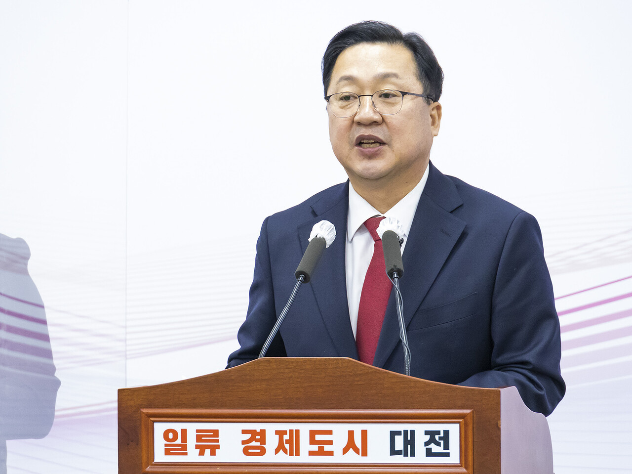 이장우 대전시장이 26일 언론브리핑을 열고 국비 확보 성과에 대해 설명하고 있다. 대전시 제공.