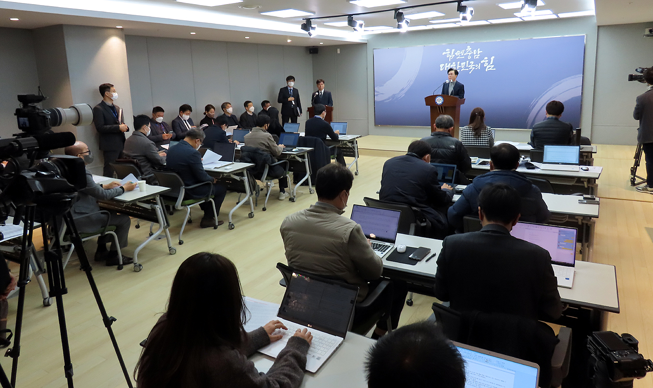 김 지사는 이날 신규사업 39건에 대해 "반영 규모는 431억 원이지만 총 사업비 규모는 1조 7782억 원"이라고 강조했다. 안성원 기자.