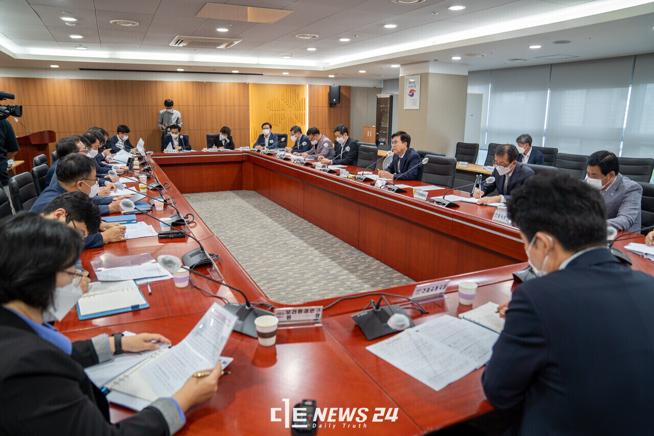 충남도 실국원장회의 모습. 황재돈 기자.